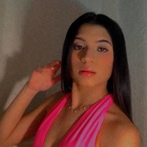 Meet your Posher, Alanis